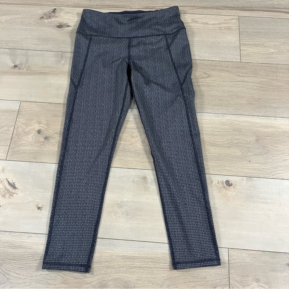 Under Armour Women's Black Leggings Reflect Heat Gear - Picture 3 of 14